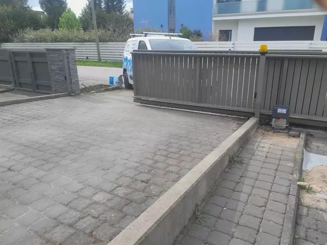 Liugvärav — Paul Kiinisvara OÜ, Masti tn, Tallinn