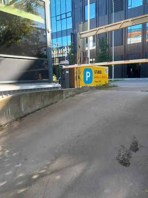 Paigaldus — Sadamarket, Sadama 6, Tallinn